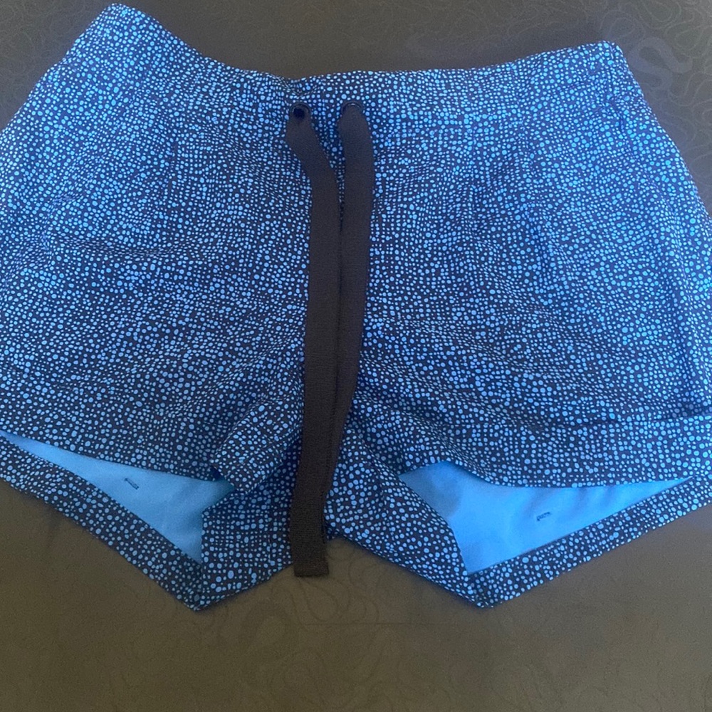 Black and blue lululemon short